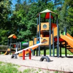 Park linowy plac zabaw, zjeźdzalnia