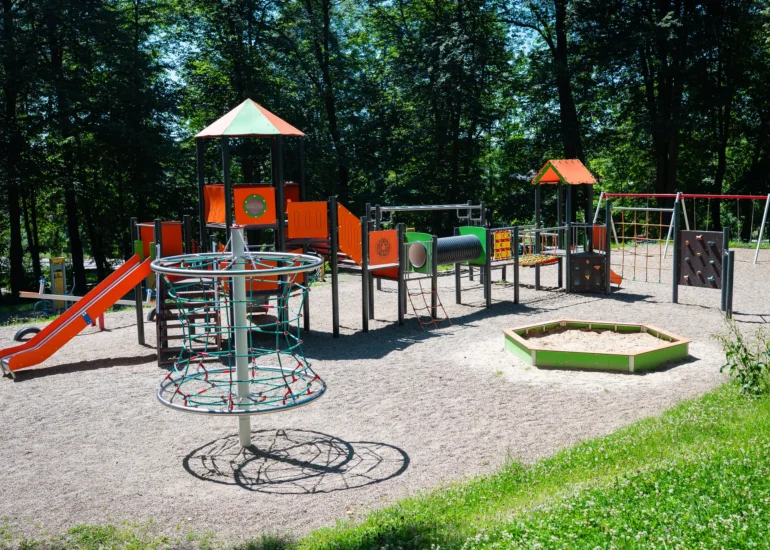 Park linowy plac zabaw 2